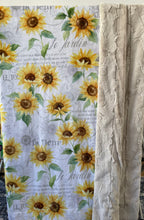 Load image into Gallery viewer, Countess dreamer sunflower and seafoam hide
