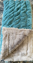 Load image into Gallery viewer, Milan dame dreamer lake Milan and silver Arctic rabbit
