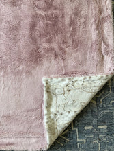 Load image into Gallery viewer, Dame dreamer frosted lynx and rosewater Arctic rabbit
