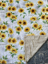 Load image into Gallery viewer, Countess dreamer sunflower and seafoam hide
