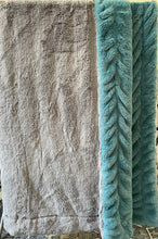 Load image into Gallery viewer, Milan dame dreamer lake Milan and silver Arctic rabbit
