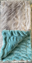Load image into Gallery viewer, Milan dame dreamer lake Milan and silver Arctic rabbit
