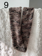 Load image into Gallery viewer, Scarves
