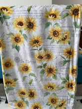 Load image into Gallery viewer, Dame dreamer French sunflower with seafoam hide
