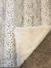 Load image into Gallery viewer, Frosted Lynx and ivory sable countess dreamer
